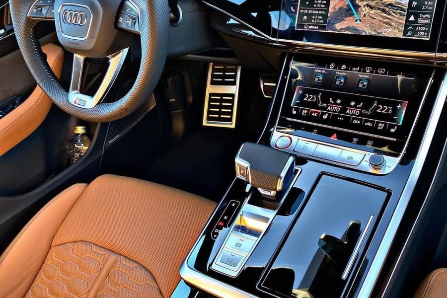 AUDI Q8