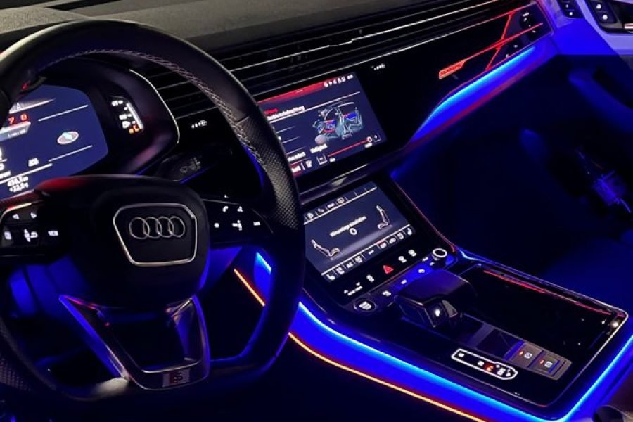 AUDI Q8